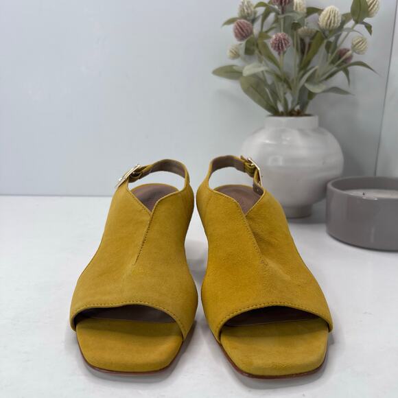 Bernardo Bedford Suede Slingback Sandals Square Toe Ochre Women 7M Tried On - Picture 3 of 10